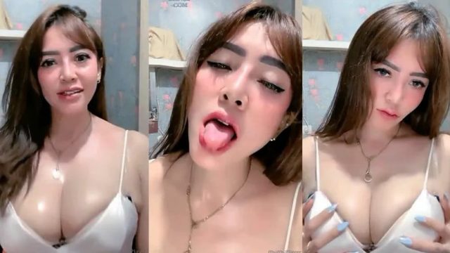 jilkon cewek cantik bikin ngilu karna digigit sedikit sampe keluar dimukanya sendiri